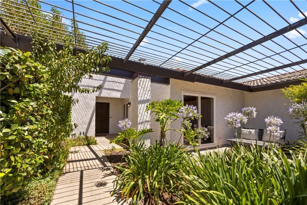Home at 208 Armstrong, Claremont — photo 7 of 12