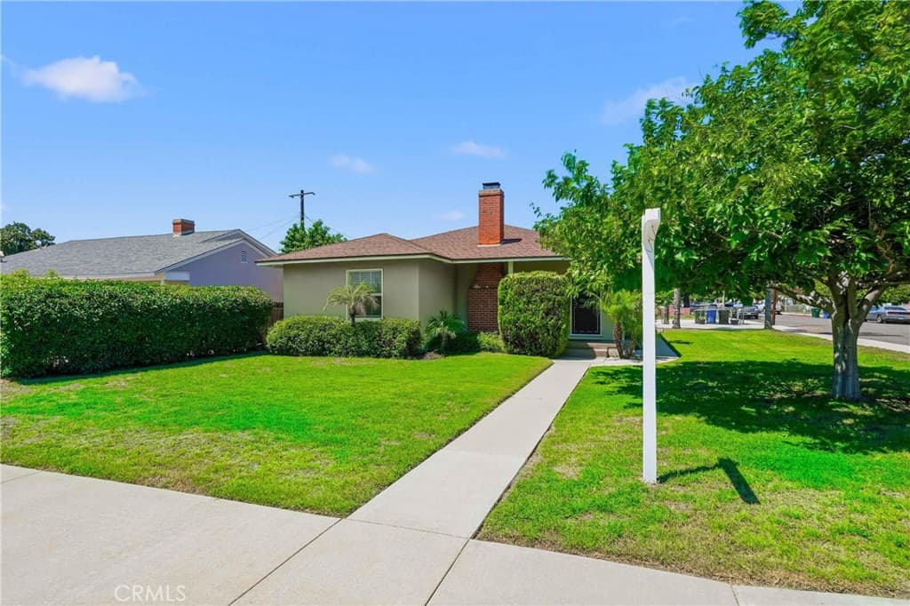 Home at 943 E Olive, Pomona — photo 2 of 12