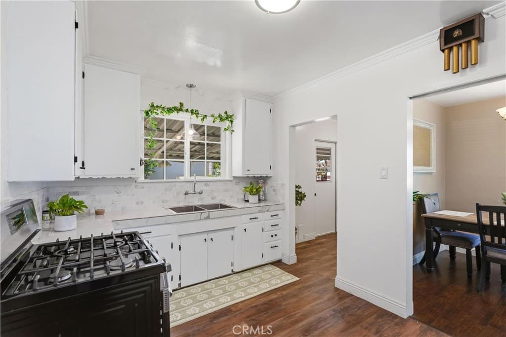 Home at 943 E Olive, Pomona — photo 11 of 12