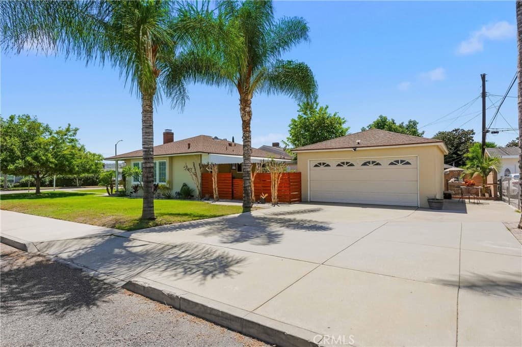 Home at 943 E Olive, Pomona — photo 3 of 12