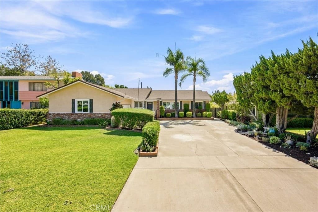 Home at 1034 N Soldano, Azusa — photo 3 of 12