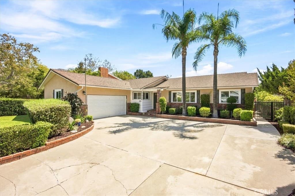 Home at 1034 N Soldano, Azusa — photo 4 of 12