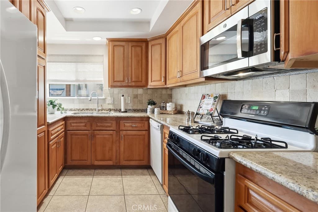 Condo at 854 Endicott, Claremont — photo 8 of 12