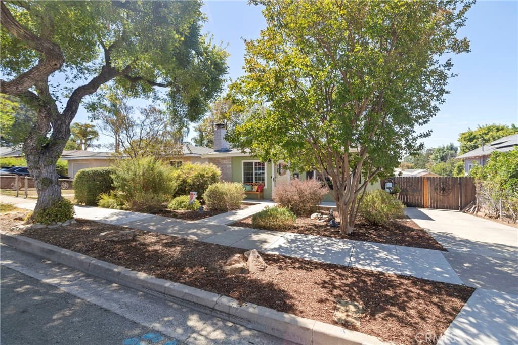 Home at 420 W 4th, San Dimas — photo 2 of 12