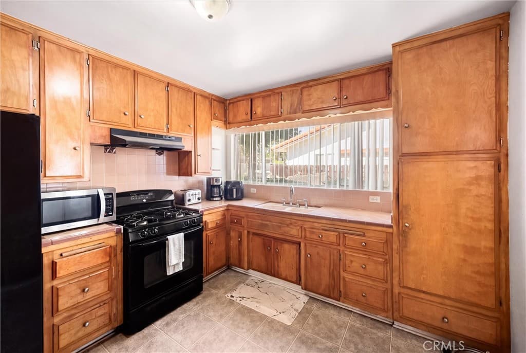 Home at 1850 Miramonte, La Verne — photo 11 of 12