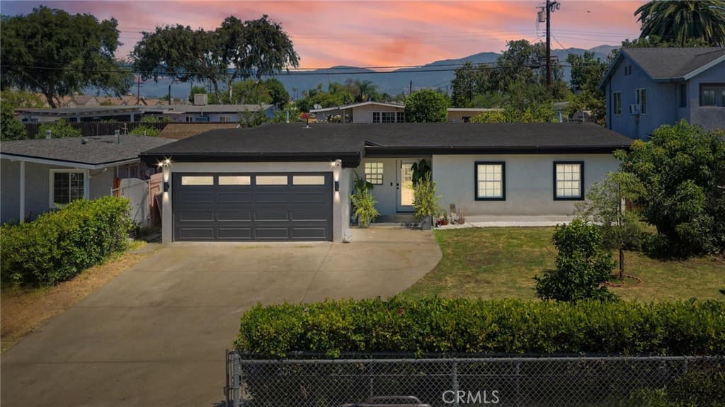 Home at 923 Hallwood Avenue, Pomona — photo 1 of 12