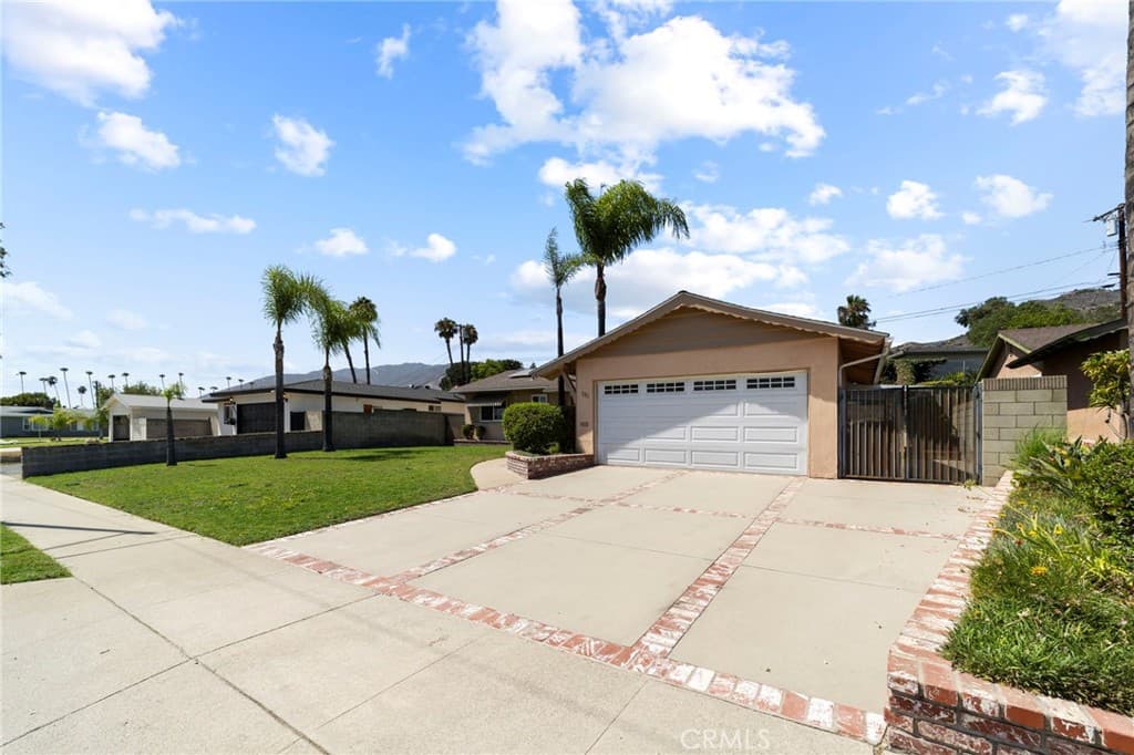 Home at 333 E 13th Street, Azusa — photo 3 of 12