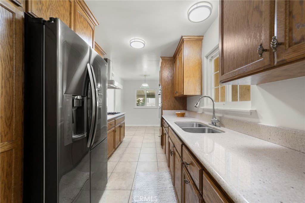 Home at 333 E 13th Street, Azusa — photo 6 of 12
