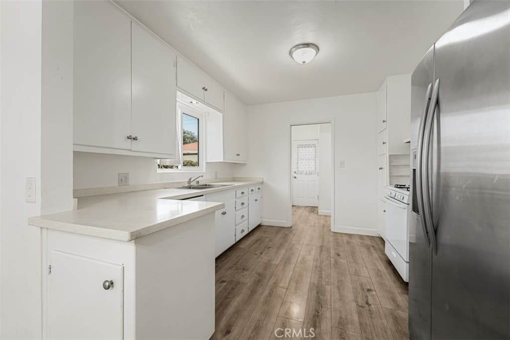 Home at 952 Casa Hermosa, Pomona — photo 11 of 12