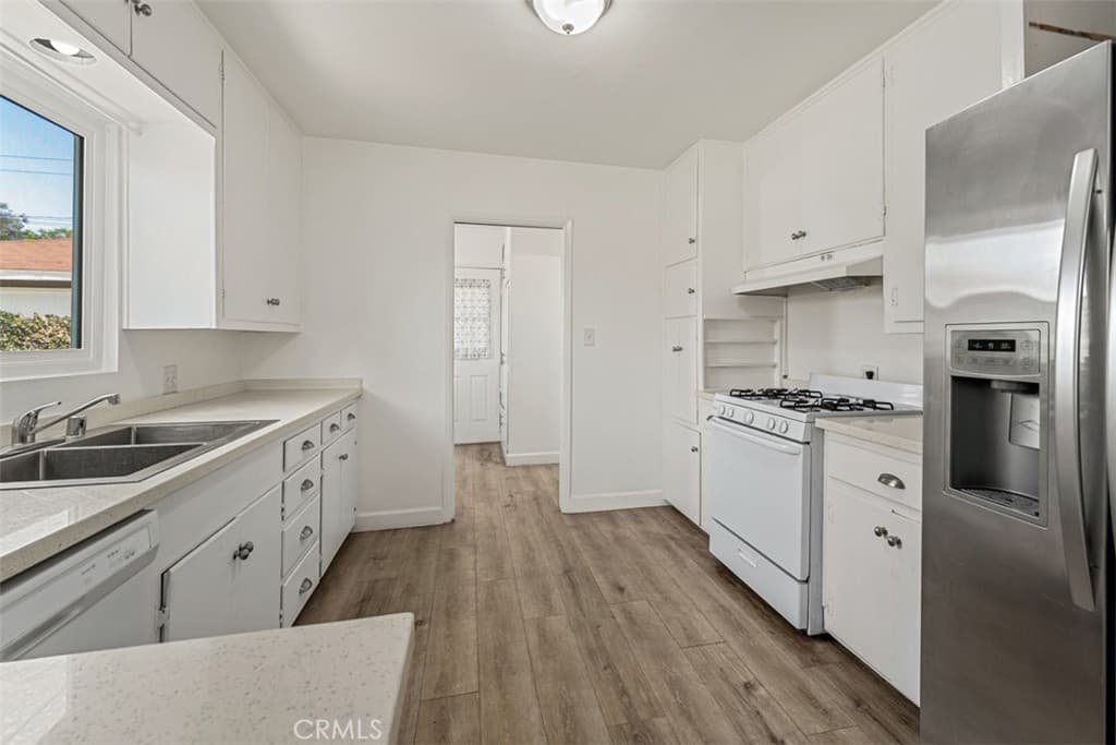 Home at 952 Casa Hermosa, Pomona — photo 12 of 12