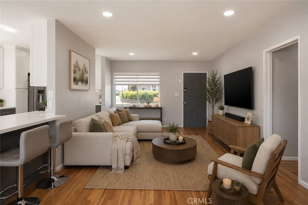 Home at 904 E Edgecomb, Covina — photo 2 of 12