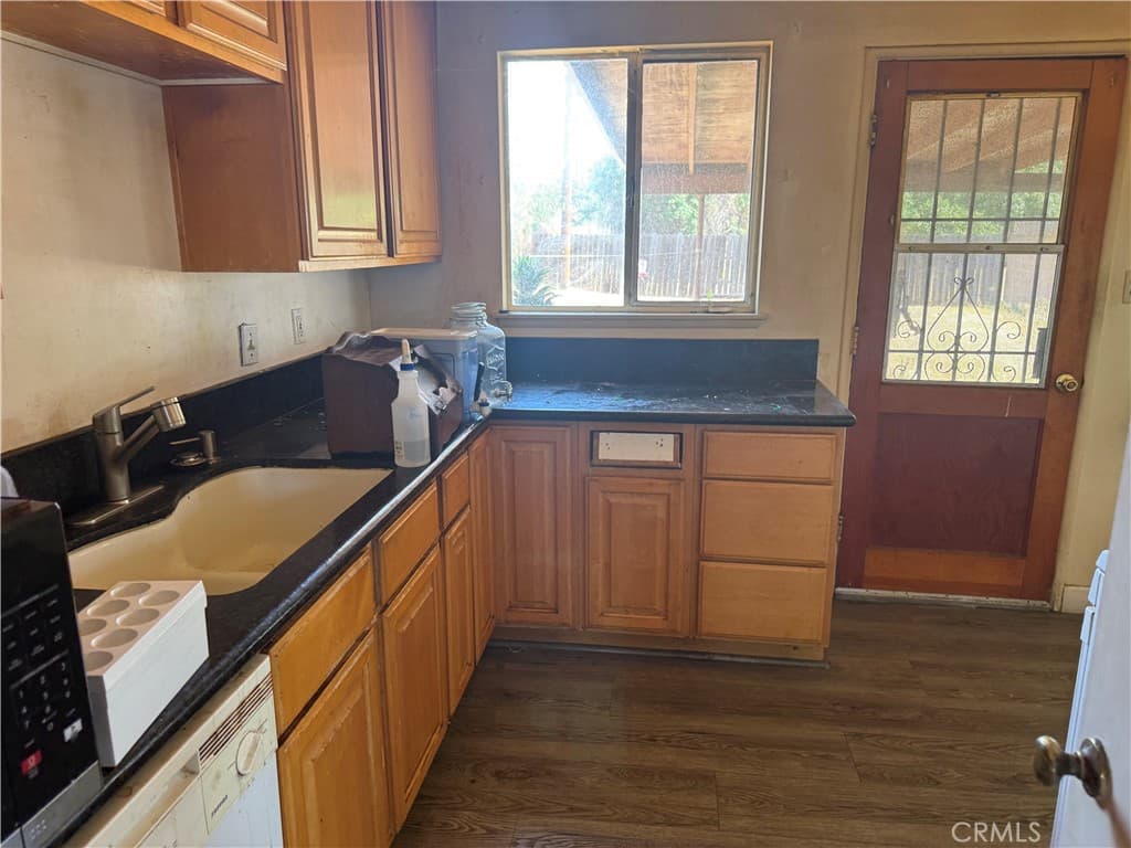 Home at 1220 S Vecino, Glendora — photo 7 of 11