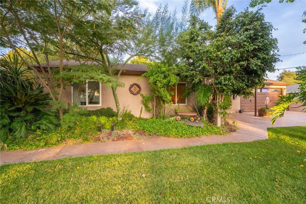 Home at 102 S Burnaby Drive, Glendora — photo 2 of 12