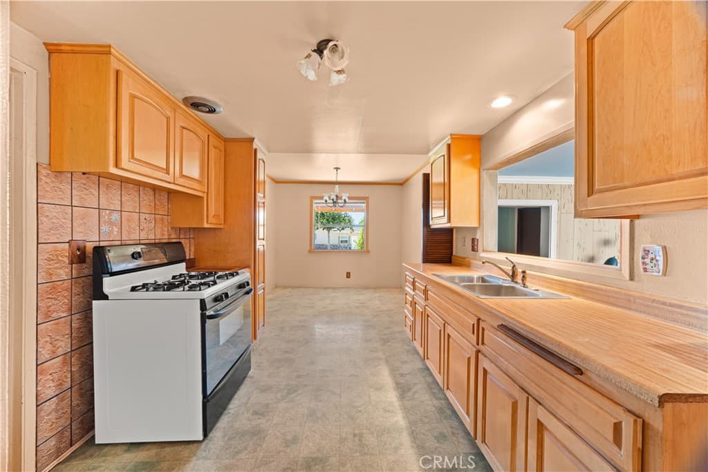 Home at 520 Lyford Drive, La Verne — photo 9 of 12