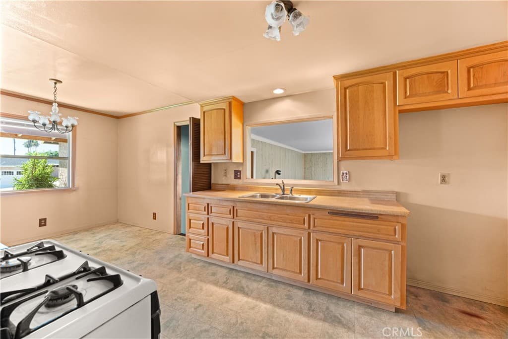 Home at 520 Lyford Drive, La Verne — photo 10 of 12