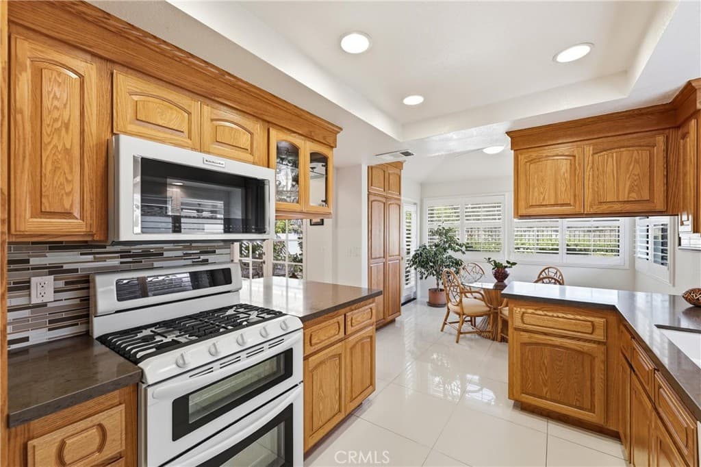 Condo at 1715 Calle De Oro, Pomona — photo 11 of 12