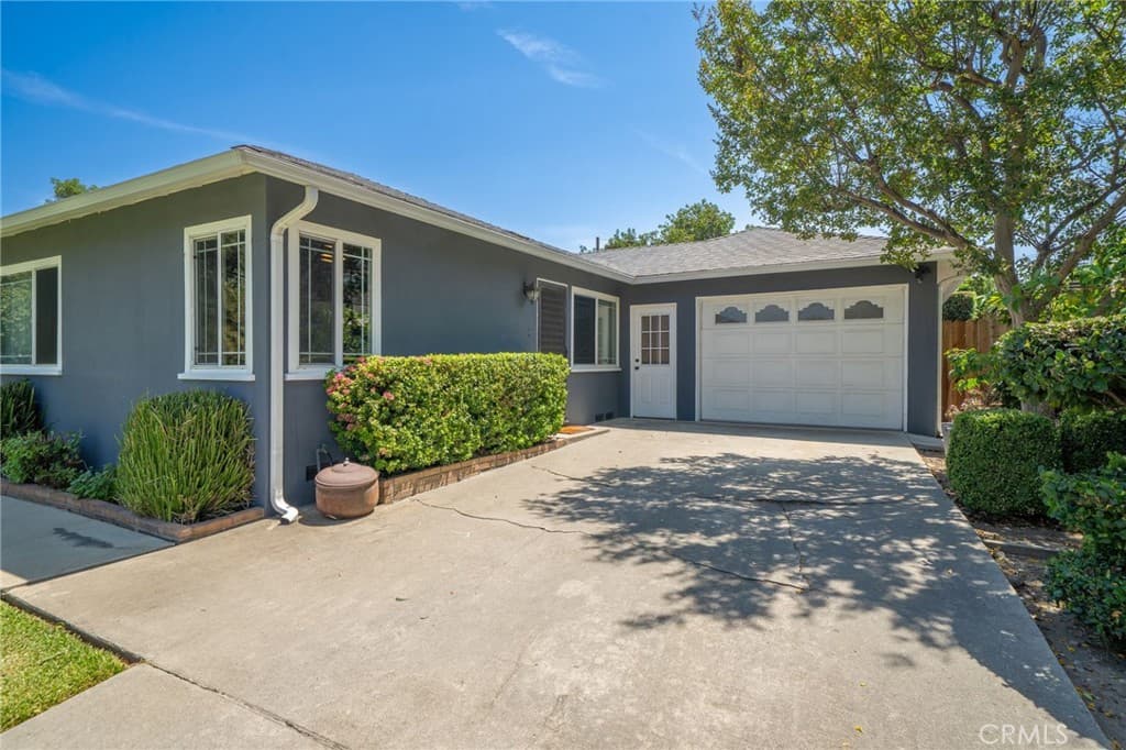 Home at 1552 Hacienda Place, Pomona — photo 5 of 12