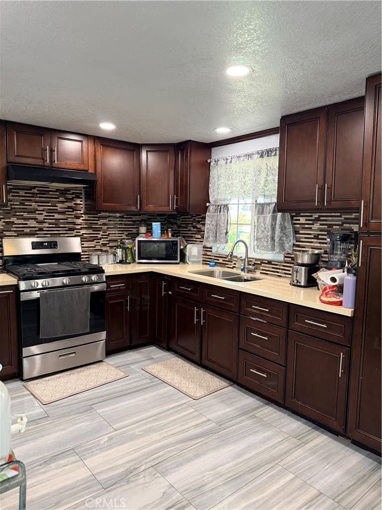 Home at 2131 W San Bernardino Road 95, West Covina — photo 4 of 12