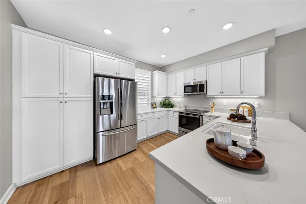 Condo at 553 W Foothill Boulevard 130, Glendora — photo 11 of 12
