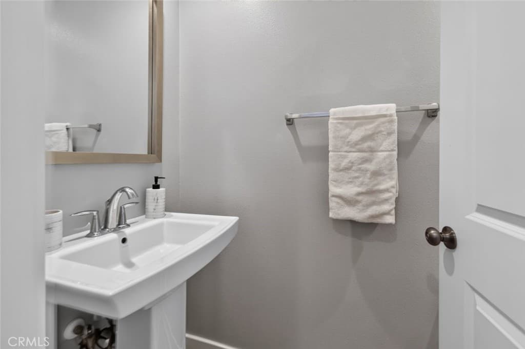 Condo at 553 W Foothill Boulevard 130, Glendora — photo 6 of 12