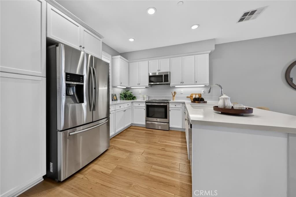 Condo at 553 W Foothill Boulevard 130, Glendora — photo 8 of 12