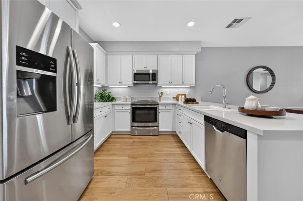 Condo at 553 W Foothill Boulevard 130, Glendora — photo 9 of 12