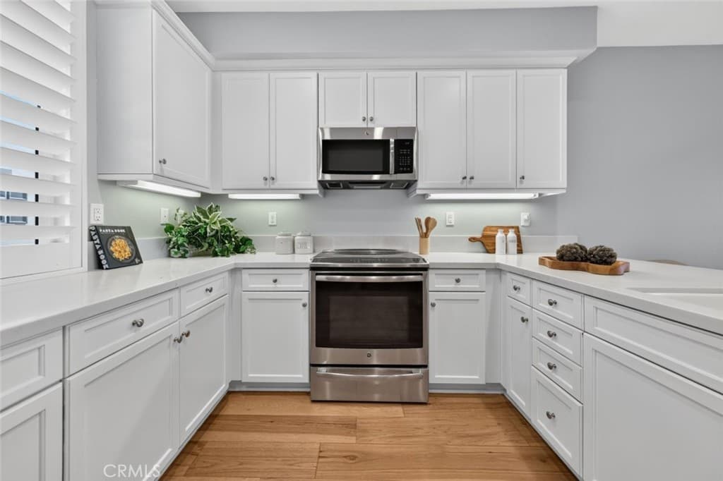 Condo at 553 W Foothill Boulevard 130, Glendora — photo 10 of 12