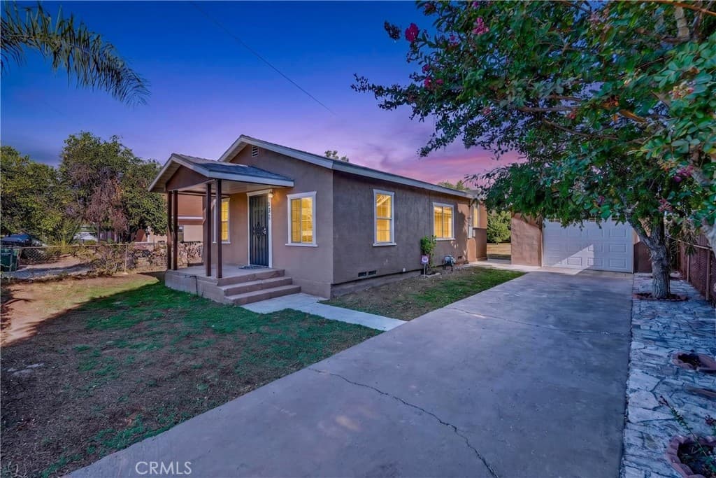 Home at 921 W Grand, Pomona — photo 4 of 12