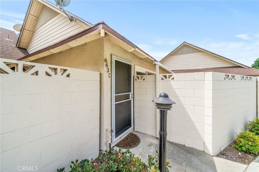 Home at 663 S Indian Hill Boulevard C, Claremont — photo 3 of 12