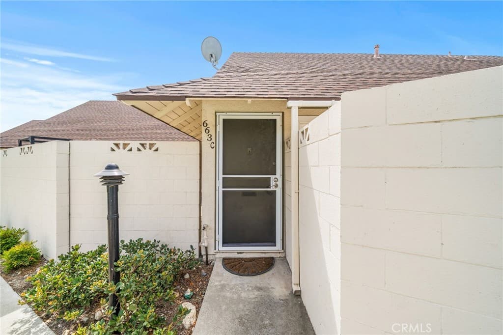 Home at 663 S Indian Hill Boulevard C, Claremont — photo 4 of 12