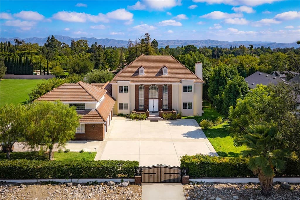 Home at 648 Pomello Drive, Claremont — photo 9 of 12