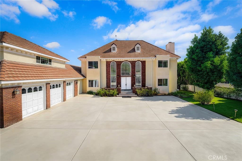 Home at 648 Pomello Drive, Claremont — photo 10 of 12