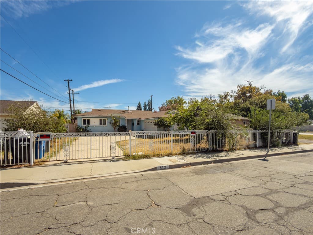 Home at 612 Verde Vista Avenue, Pomona — photo 3 of 12