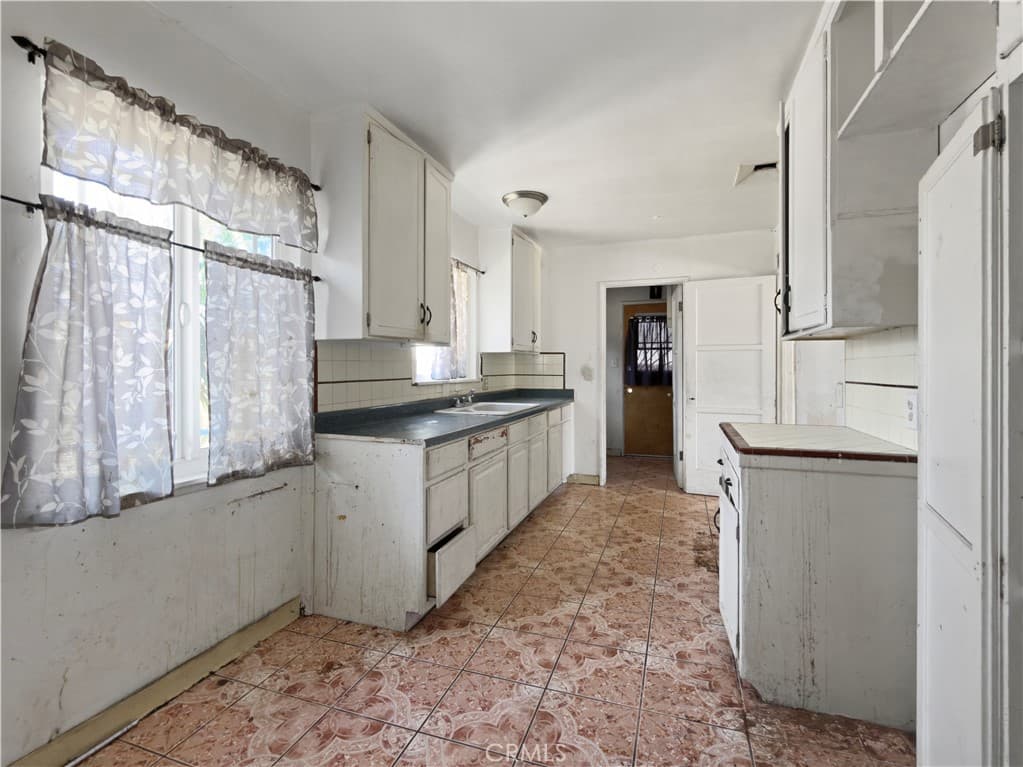 Home at 612 Verde Vista Avenue, Pomona — photo 5 of 12