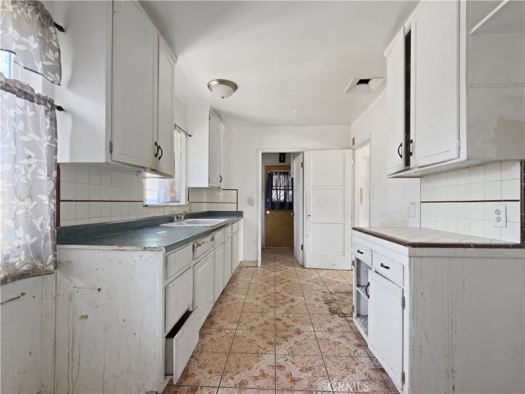 Home at 612 Verde Vista Avenue, Pomona — photo 6 of 12