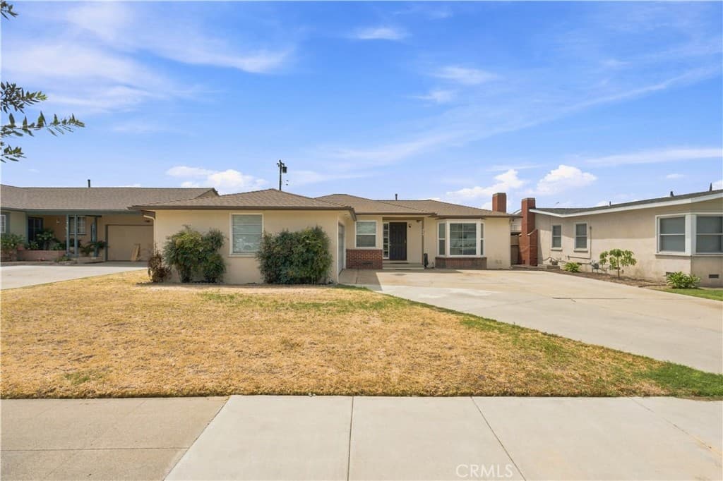 Home at 868 James Place, Pomona — photo 1 of 12