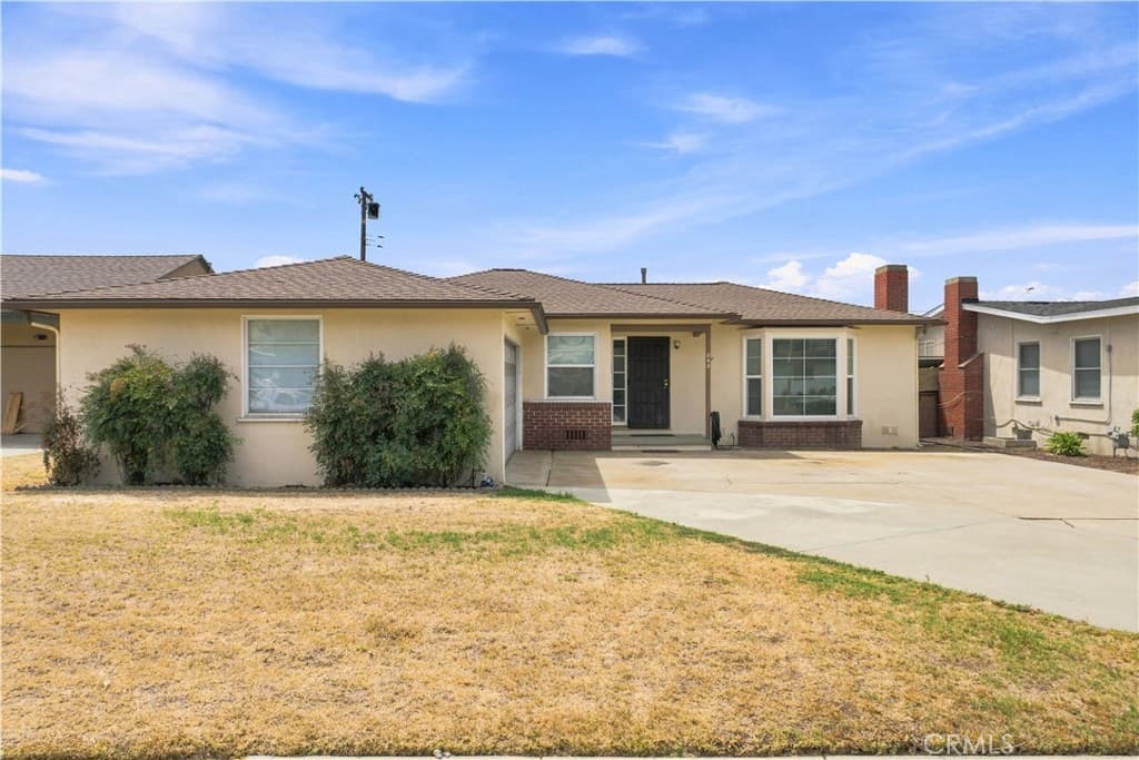 Home at 868 James Place, Pomona — photo 2 of 12