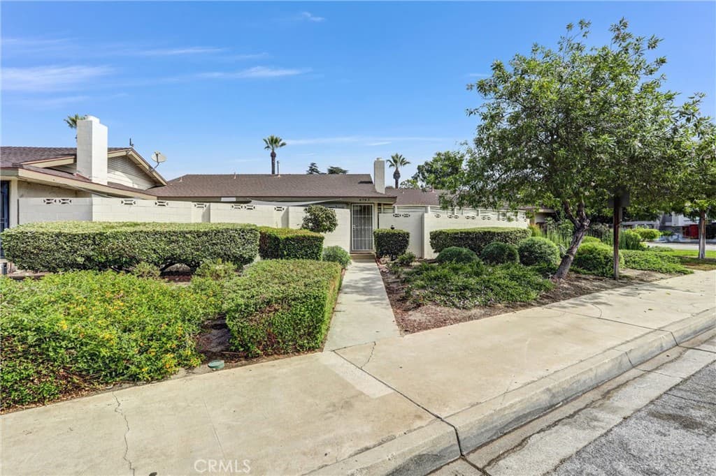 Condo at 679 S Indian Hill B, Claremont — photo 2 of 12