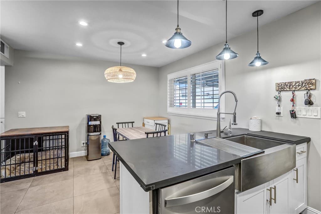 Condo at 679 S Indian Hill B, Claremont — photo 11 of 12