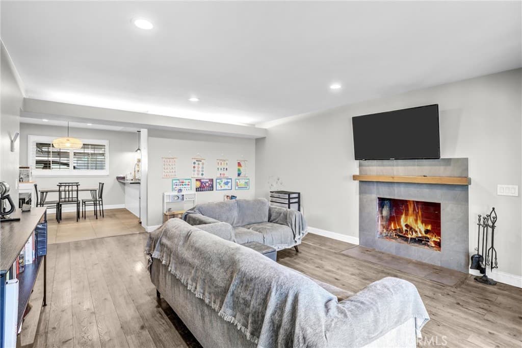 Condo at 679 S Indian Hill B, Claremont — photo 6 of 12