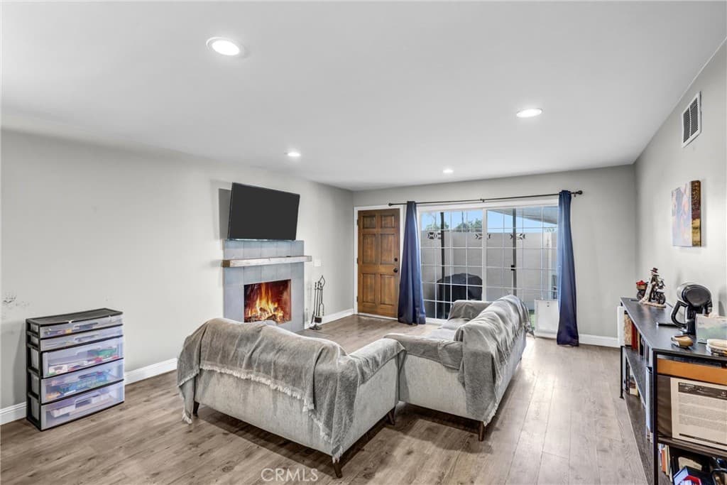 Condo at 679 S Indian Hill B, Claremont — photo 7 of 12
