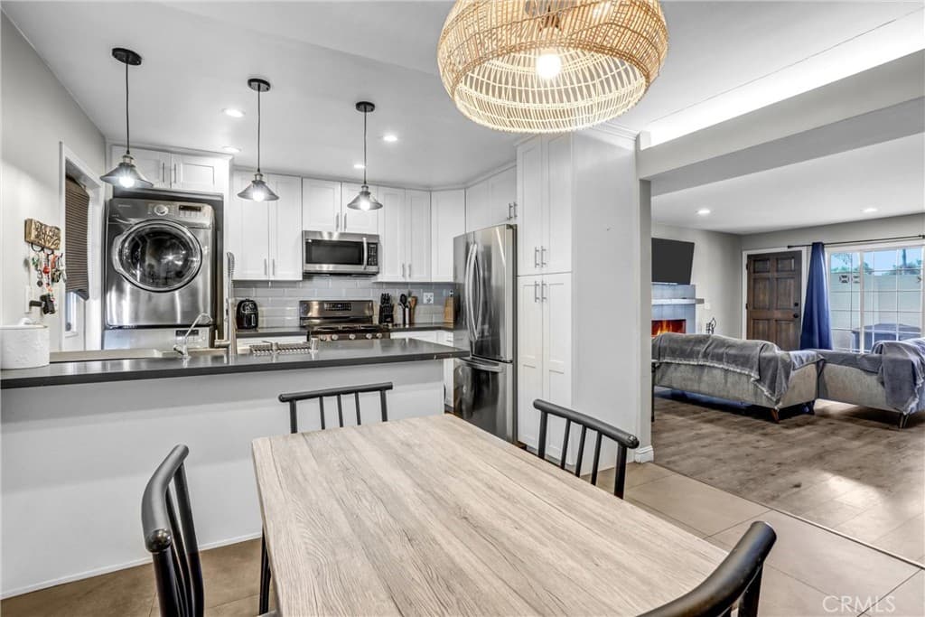 Condo at 679 S Indian Hill B, Claremont — photo 9 of 12
