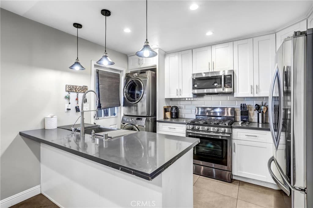 Condo at 679 S Indian Hill B, Claremont — photo 10 of 12