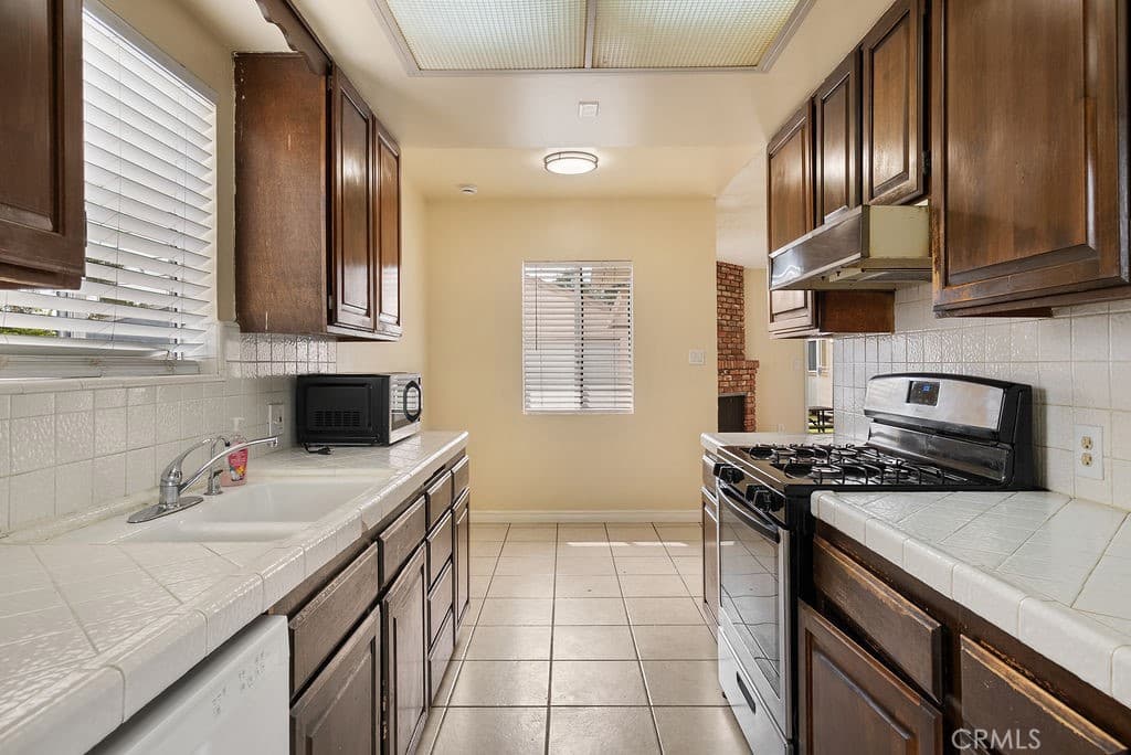 Home at 337 S Enid Avenue, Azusa — photo 9 of 12