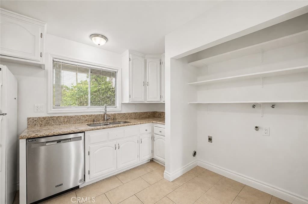 Condo at 441 Ave N Rockvale, Azusa — photo 4 of 12