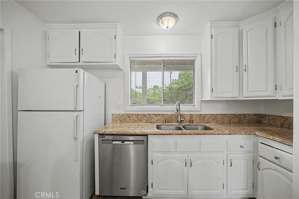 Condo at 441 Ave N Rockvale, Azusa — photo 5 of 12