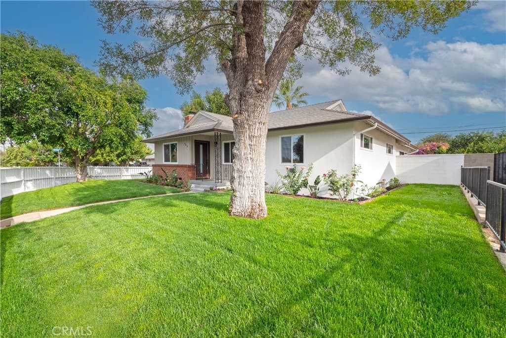 Home at 643 San Bernardino Avenue, Pomona — photo 5 of 12