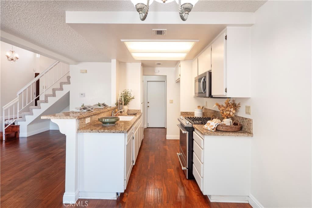 Townhouse at 809 Tiverton Court, San Dimas — photo 9 of 12