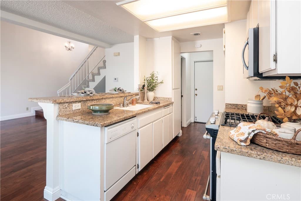 Townhouse at 809 Tiverton Court, San Dimas — photo 10 of 12