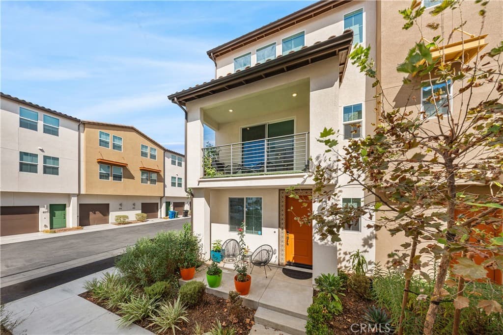 Condo at 667 Lemon Lane, Covina — photo 2 of 12